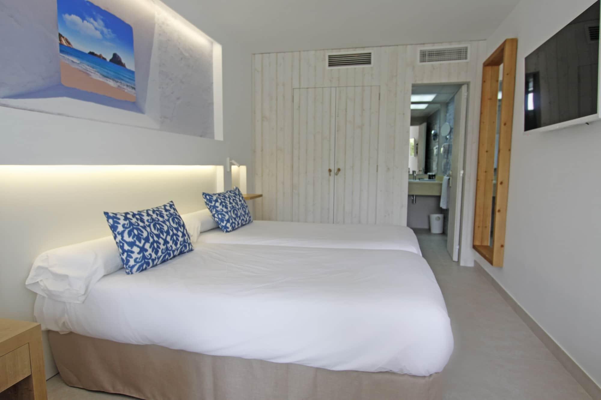 Bg Portinatx Beach Club Hotel ภายนอก รูปภาพ